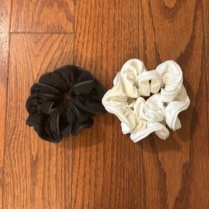 Lululemon reflective scrunchie